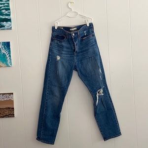 Levi’s 28 high-waist Wedgie fit jeans